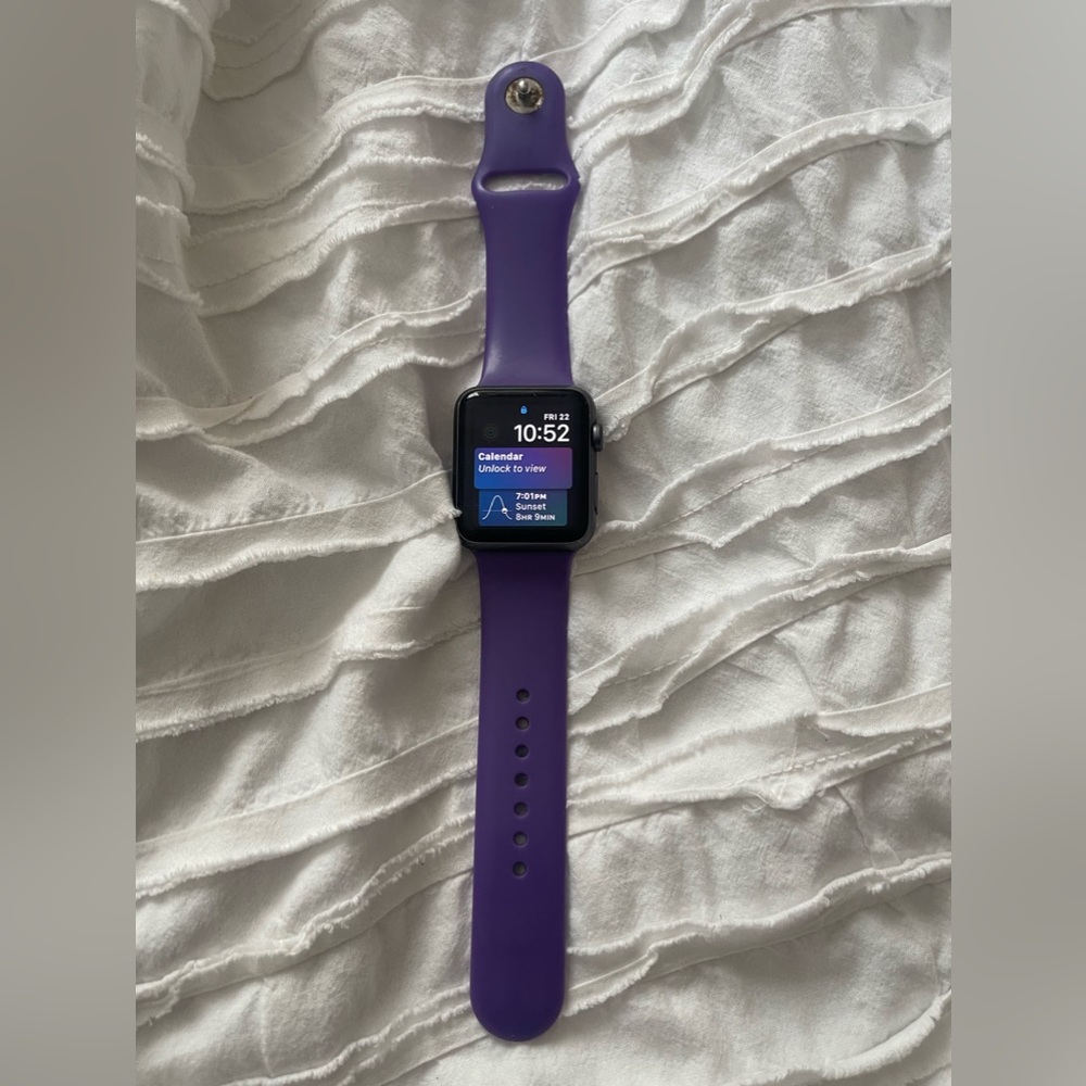 Series 1 42mm Apple Watch. Comes with an extra band and charger. Good condition